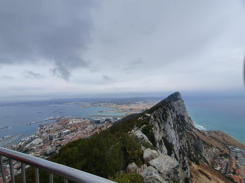 Beautiful Apartment In Duquesa Suites And Gardens Castillo de Sabinillas Bagian luar foto