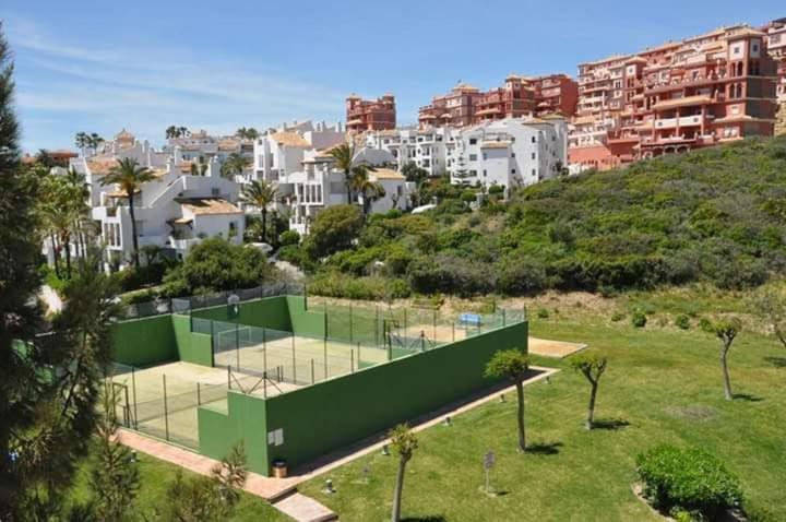 Beautiful Apartment In Duquesa Suites And Gardens Castillo de Sabinillas Bagian luar foto