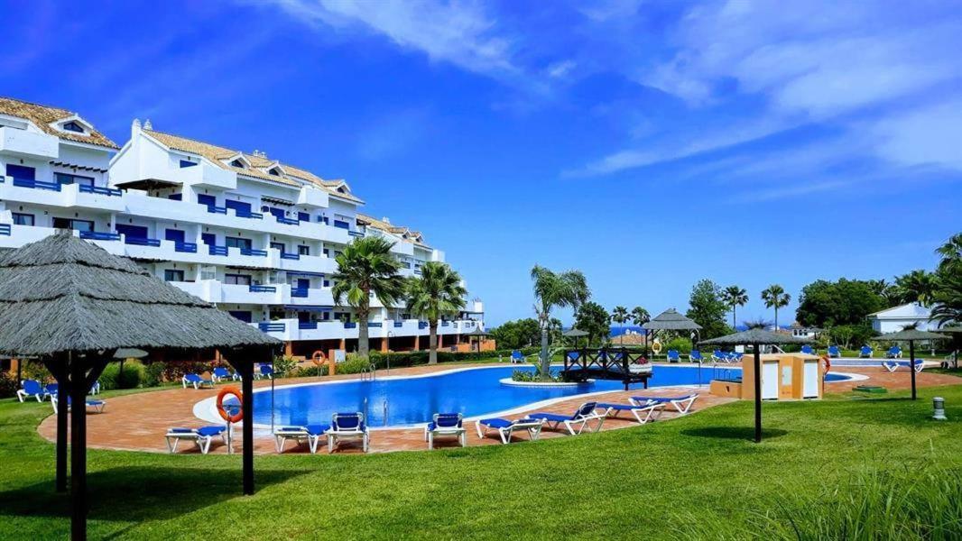 Beautiful Apartment In Duquesa Suites And Gardens Castillo de Sabinillas Bagian luar foto